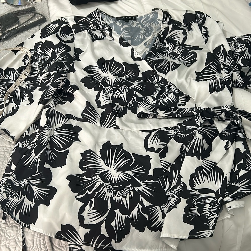Black and white floral wrap top - Eloquii Size 18